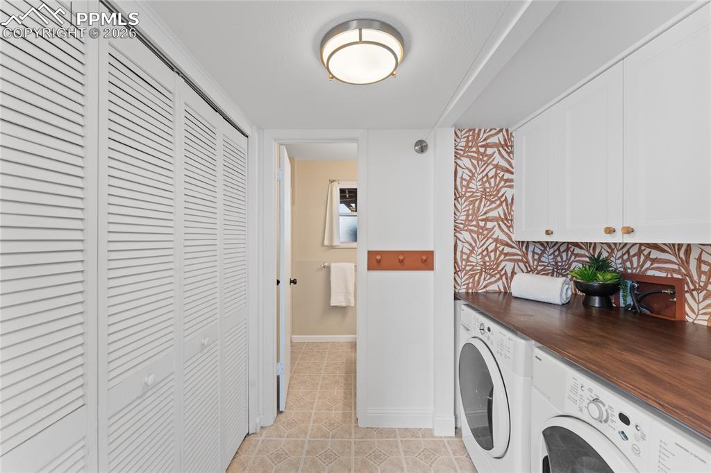 Image 21 of 36: Laundry