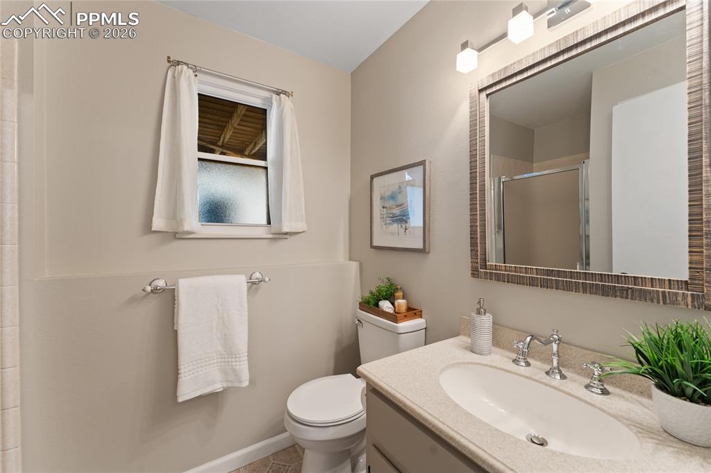 Image 23 of 36: Bathroom