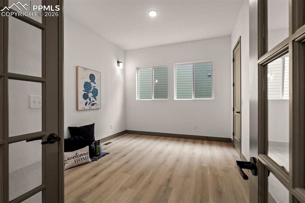 Image 16 of 48: Office