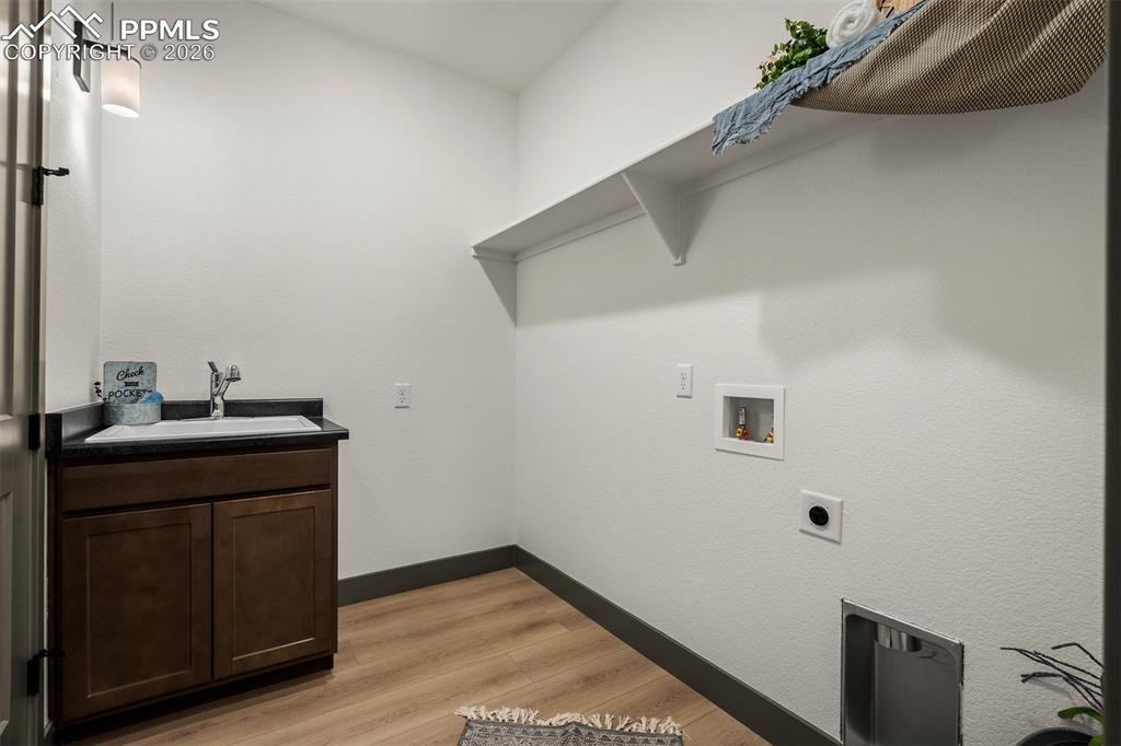 Image 28 of 48: Laundry