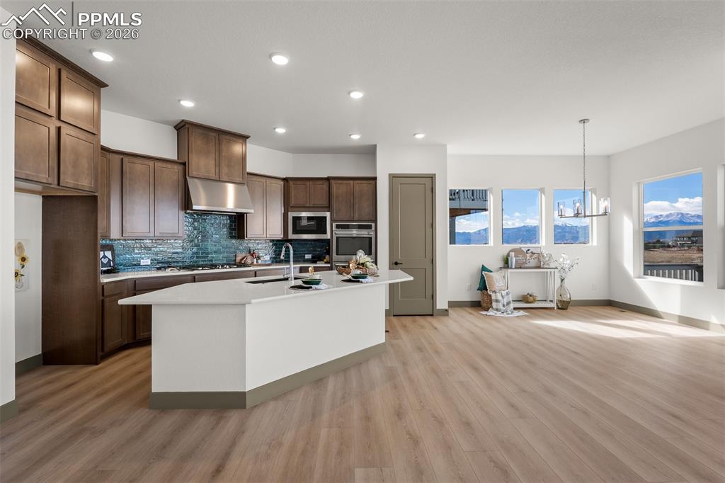 Image 5 of 48: Kitchen