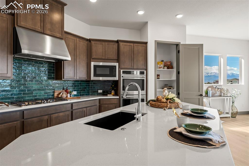 Image 7 of 48: Kitchen