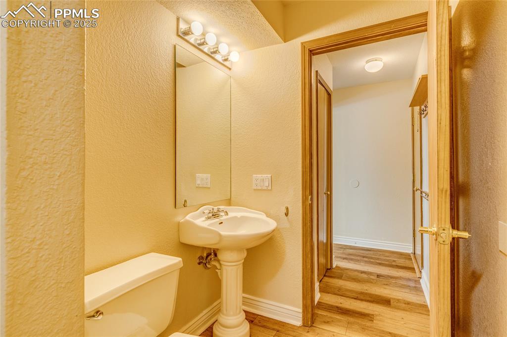 Image 15 of 46: Main level 1/2 bath