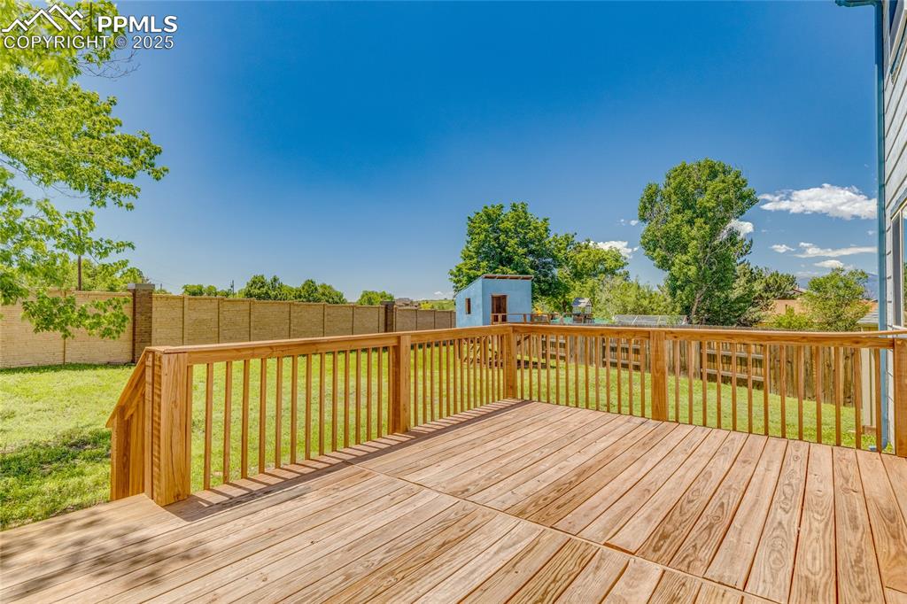 Image 45 of 46: Deck