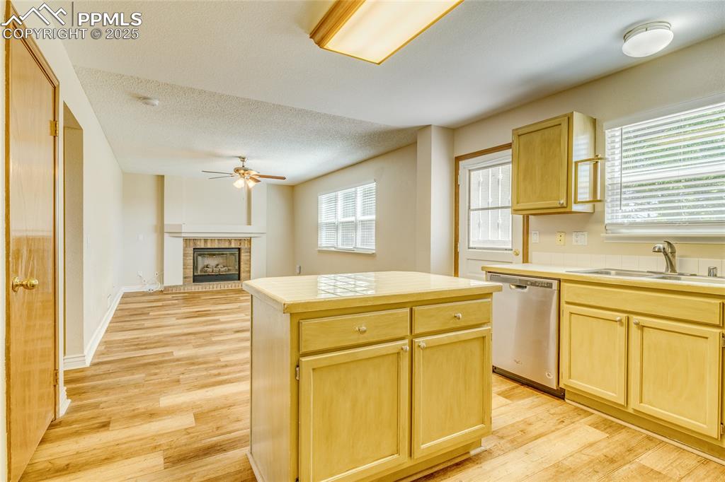 Image 9 of 46: Kitchen
