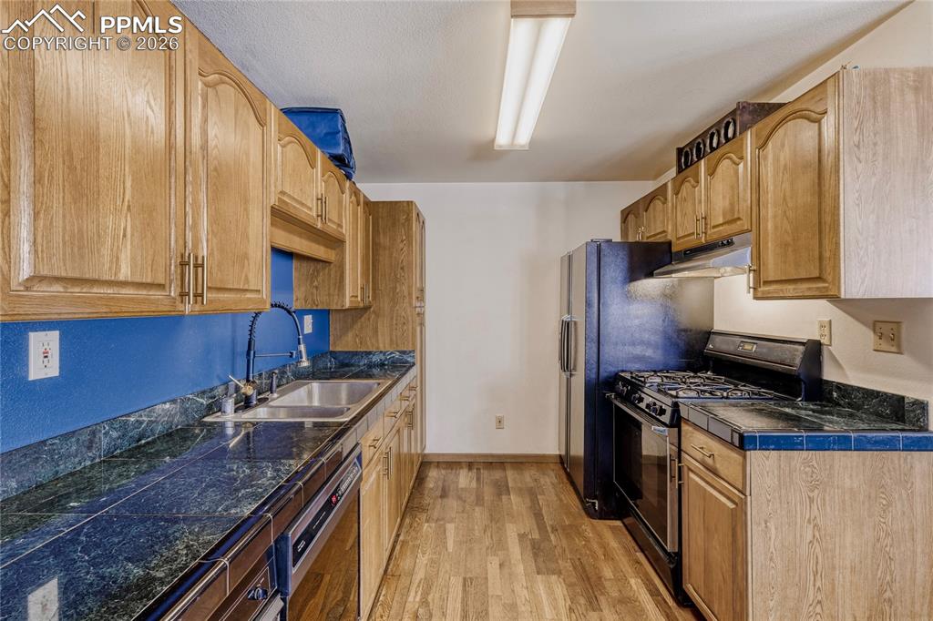 Image 11 of 34: Kitchen