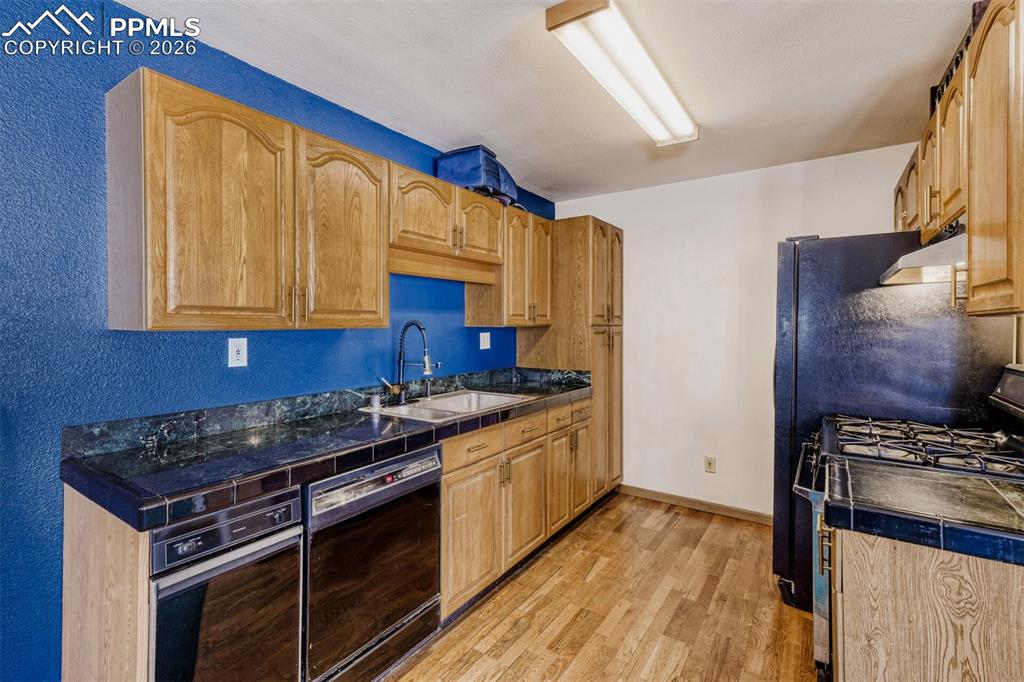 Image 12 of 34: Kitchen