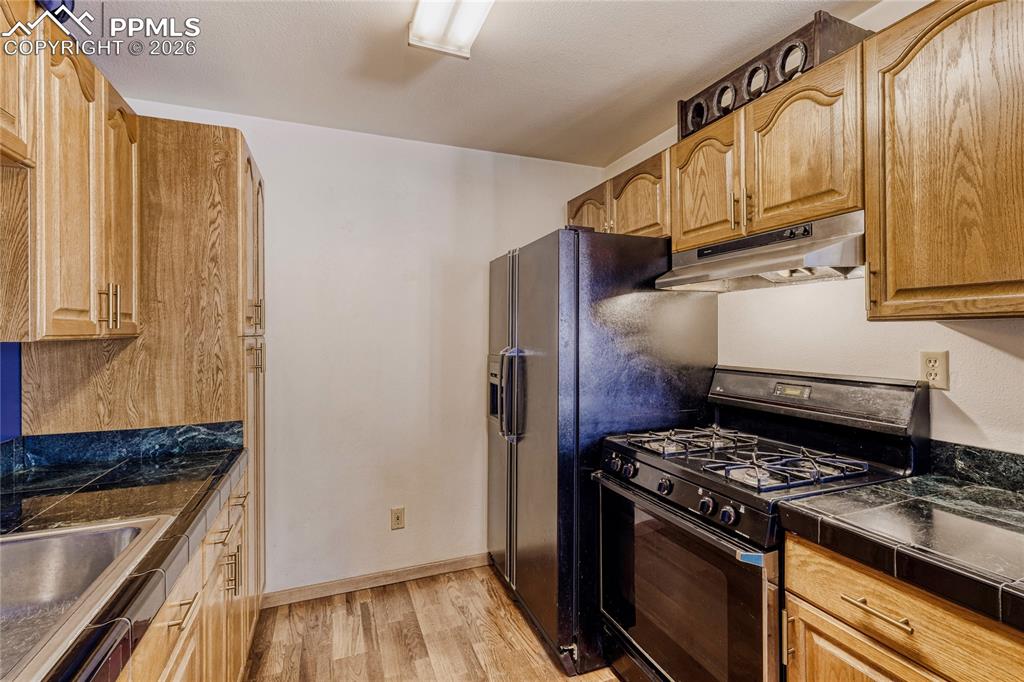 Image 13 of 34: Kitchen