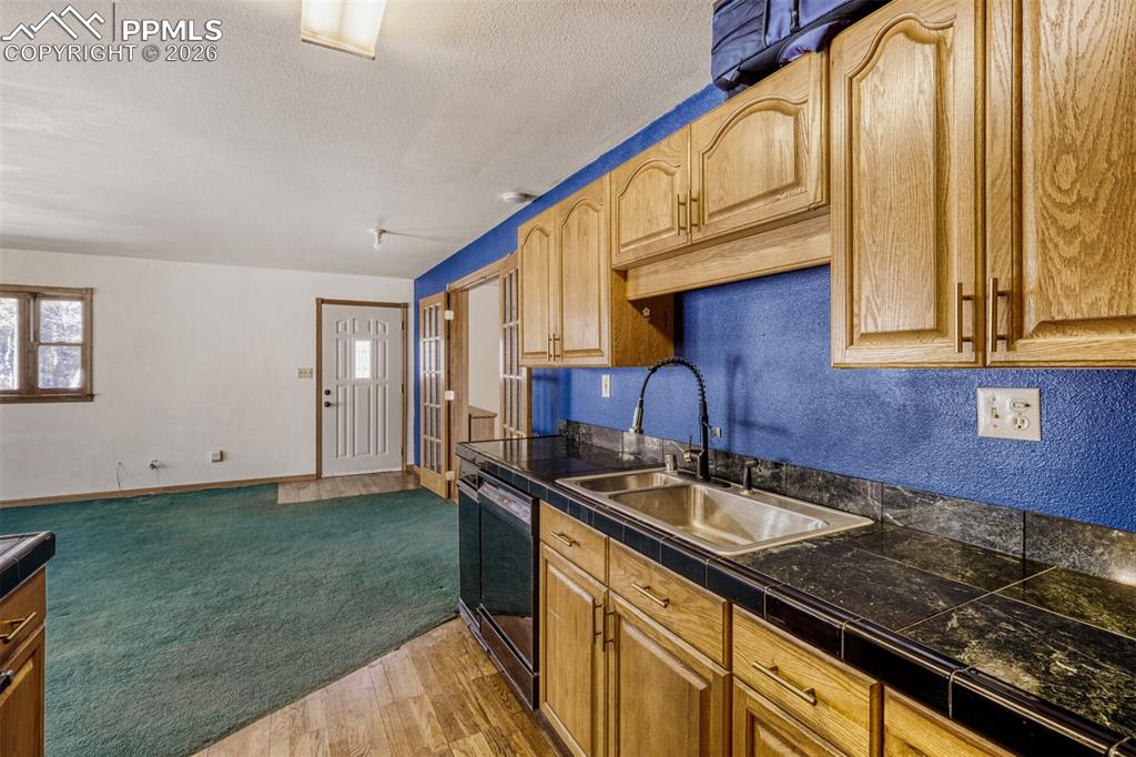 Image 14 of 34: Kitchen