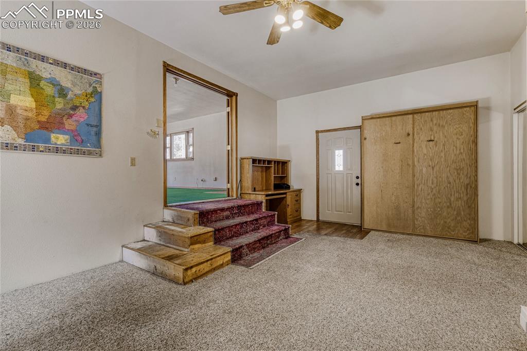 Image 16 of 34: Entry