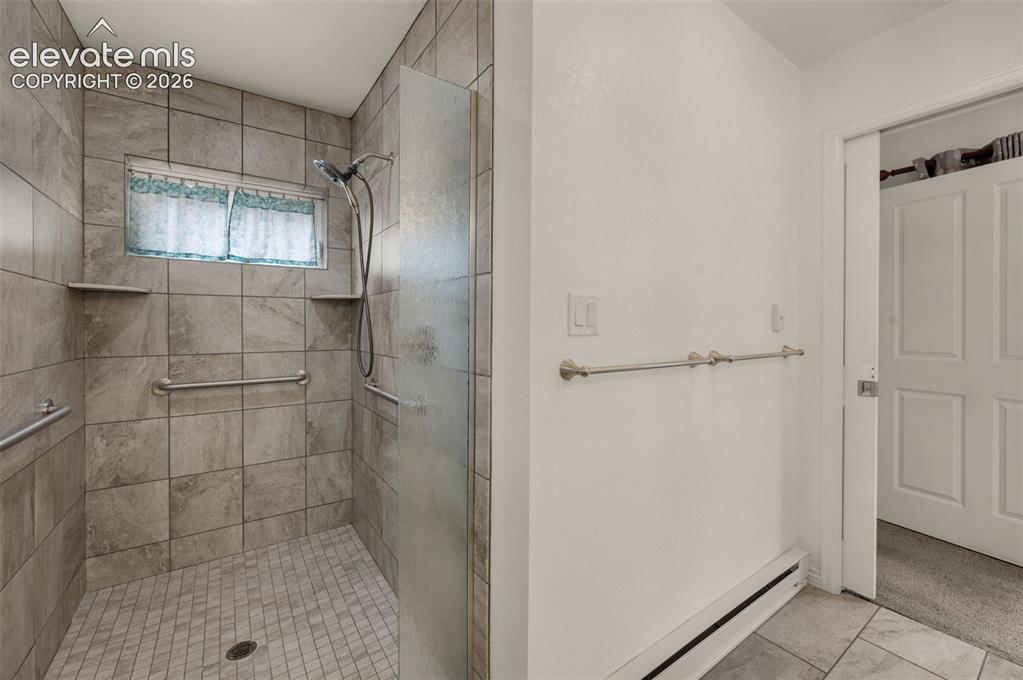 Image 19 of 50: Zero Entry Shower