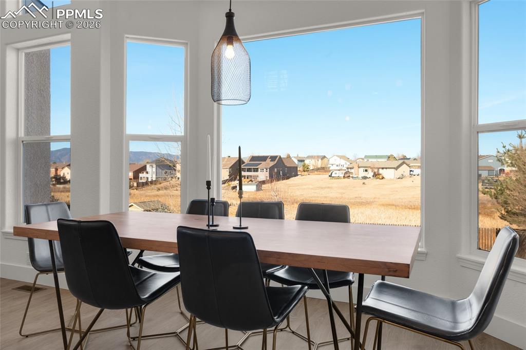 Image 10 of 42: Dining Area