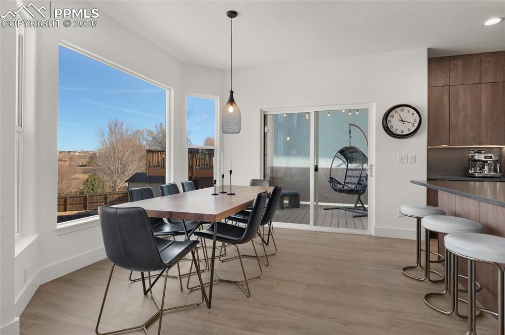 Image 11 of 42: Dining Area