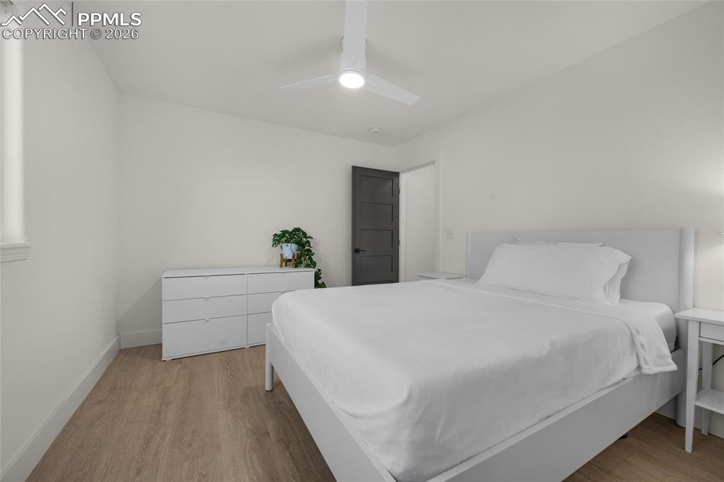 Image 27 of 42: Bedroom