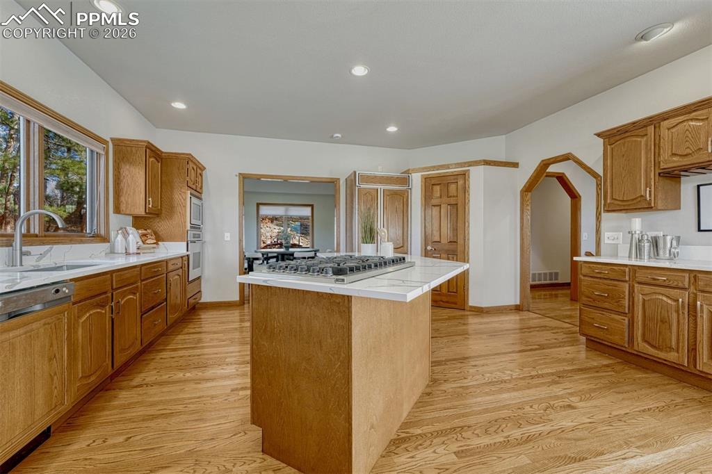 Image 11 of 35: Kitchen