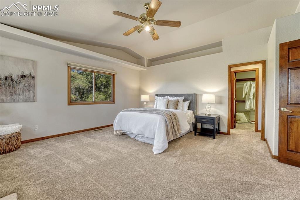 Image 20 of 35: Bedroom