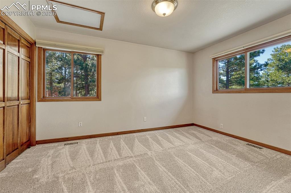 Image 25 of 35: Bedroom