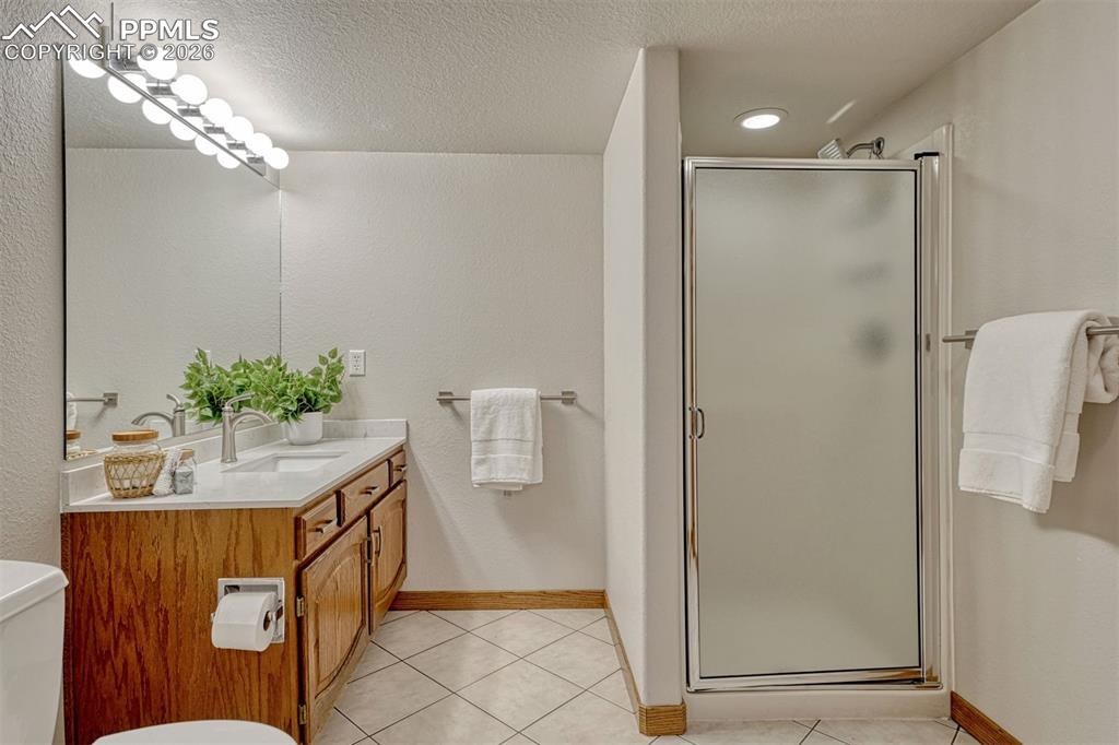 Image 27 of 35: Bathroom