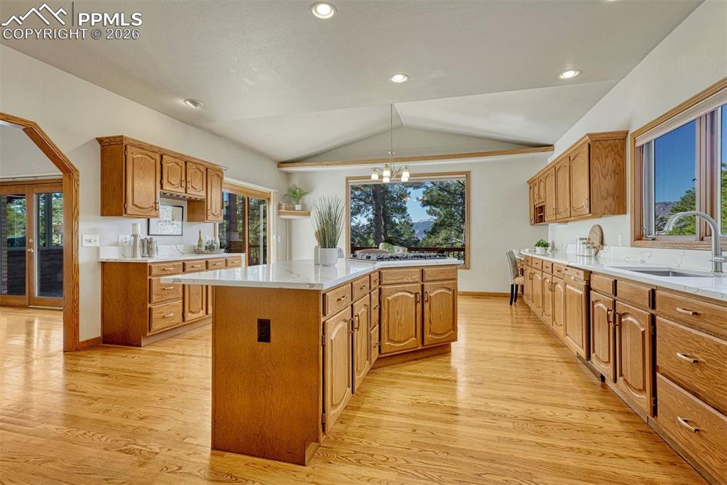 Image 4 of 35: Kitchen