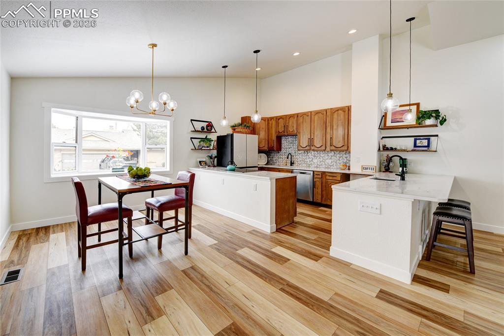 Image 12 of 40: Kitchen