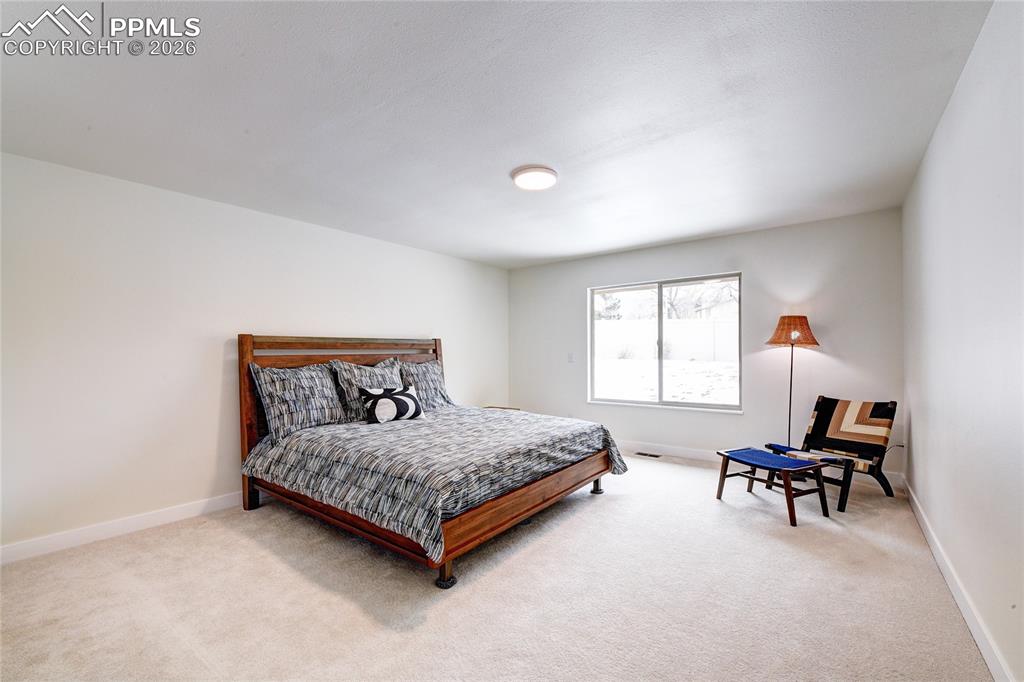 Image 16 of 40: Bedroom