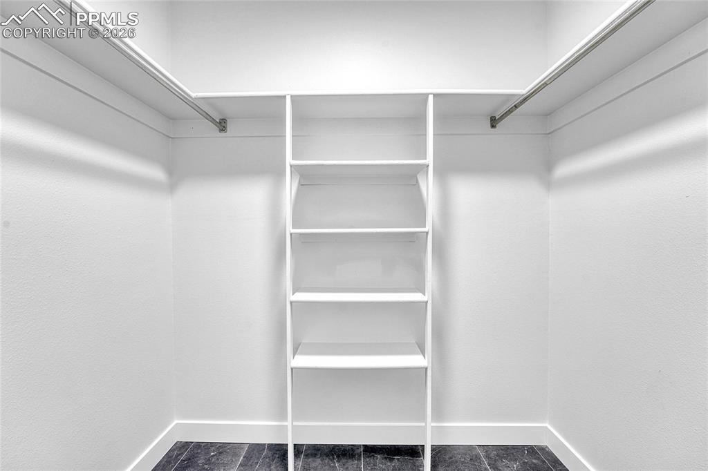 Image 20 of 40: Closet