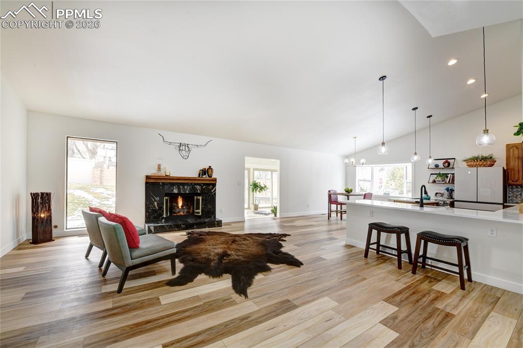 Image 5 of 40: Living Room