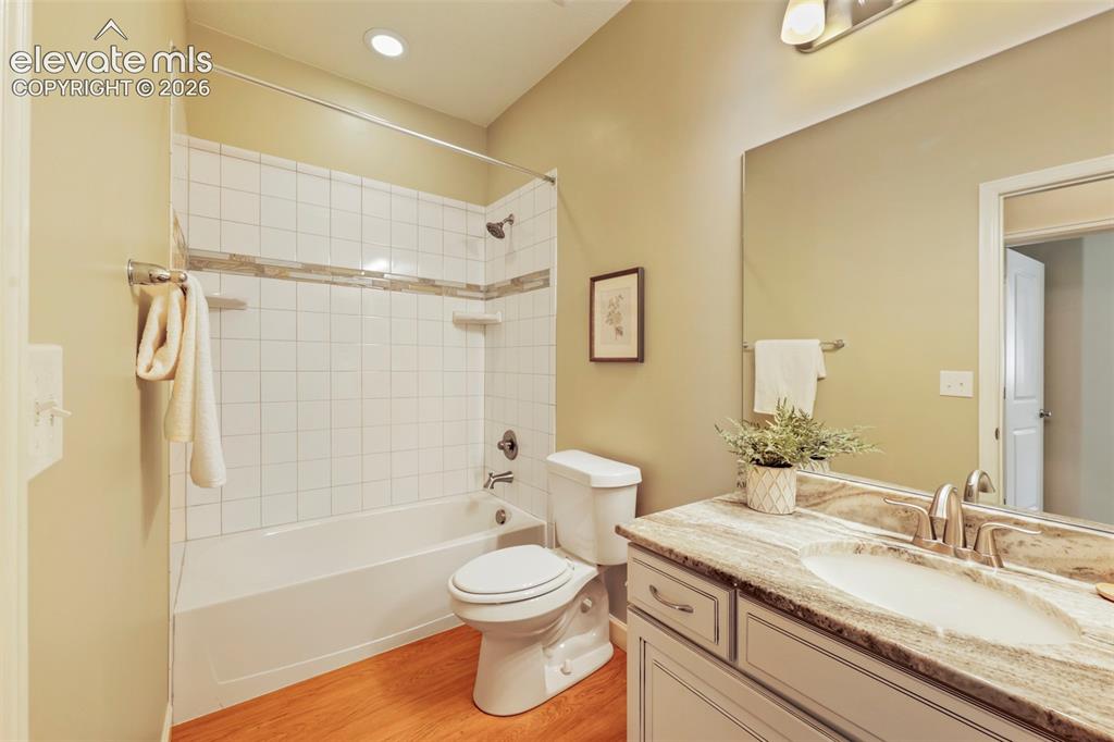 Image 31 of 49: full bathroom