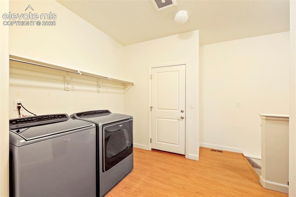 Image 33 of 49: laundry / mudroom