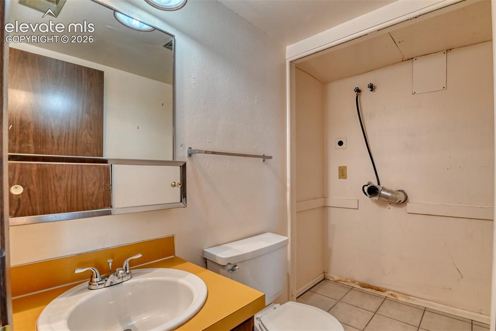 Image 11 of 17: Bathroom