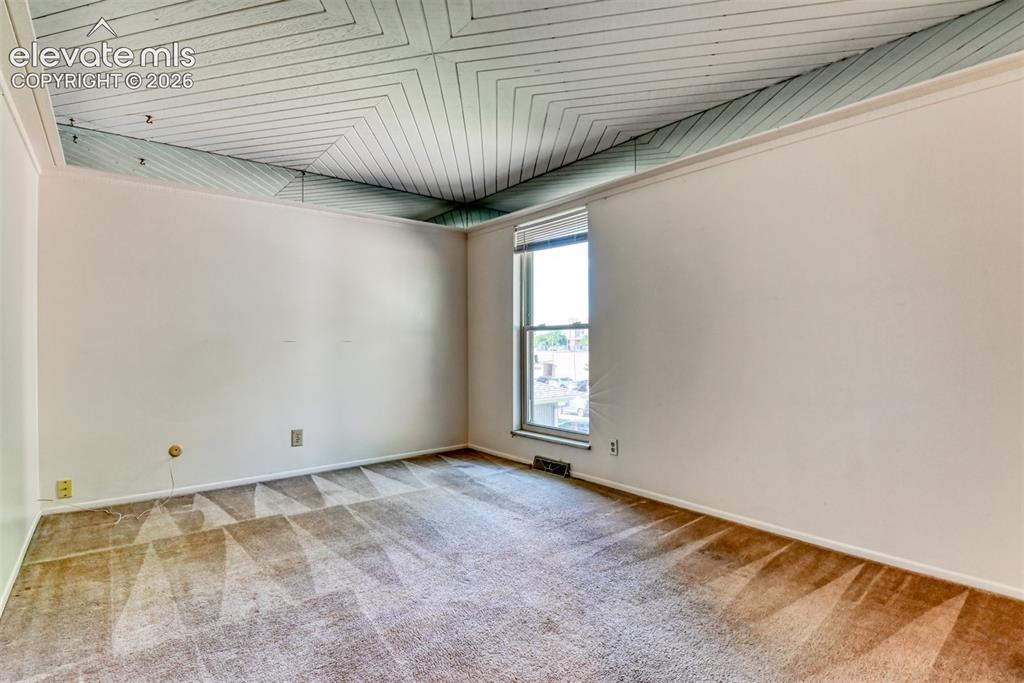 Image 12 of 17: Master Bedroom