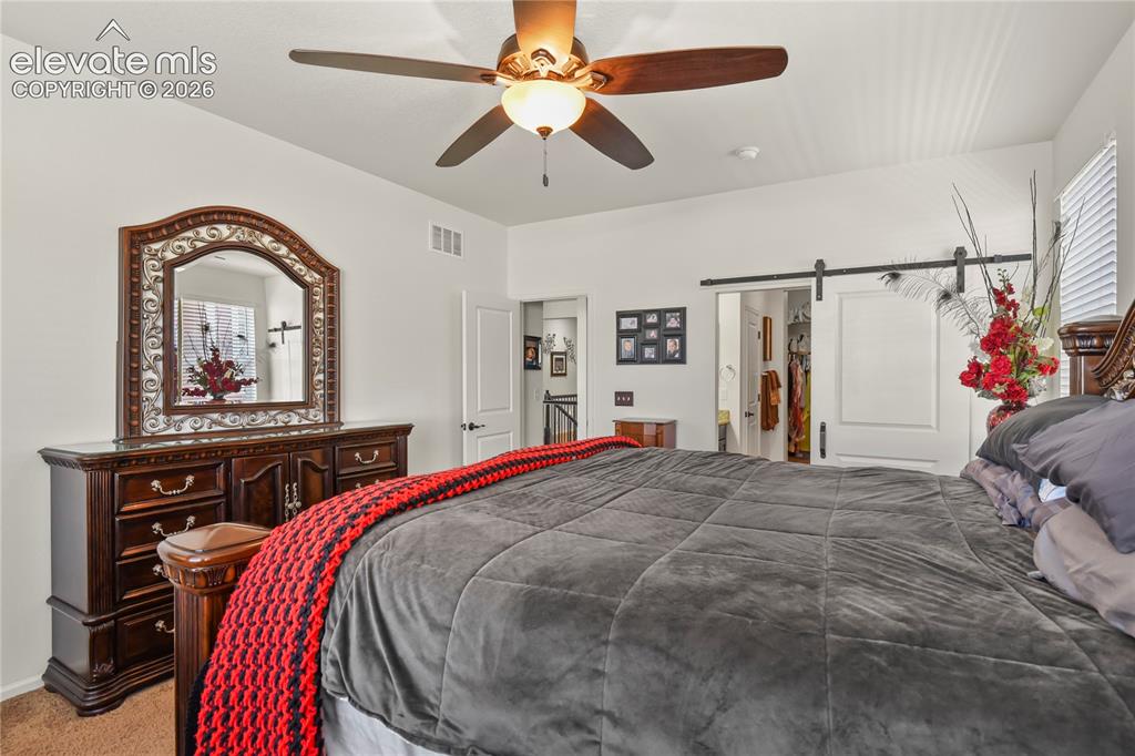 Image 16 of 30: Bedroom