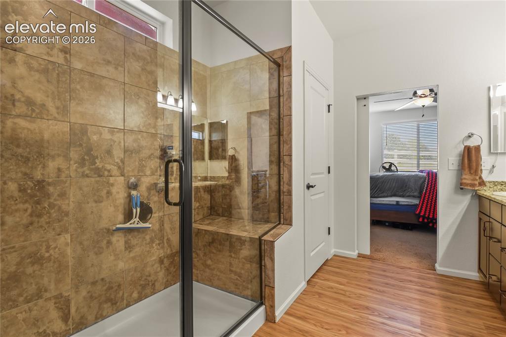 Image 18 of 30: Bathroom
