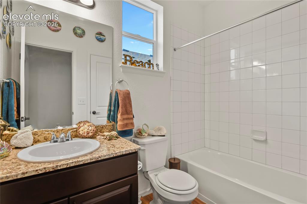 Image 22 of 30: Bathroom
