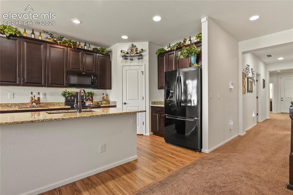Image 6 of 30: Kitchen