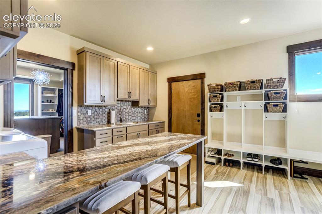 Image 10 of 50: Mud Room