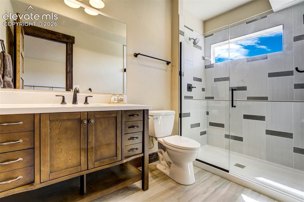 Image 41 of 50: Guest suite attached bath