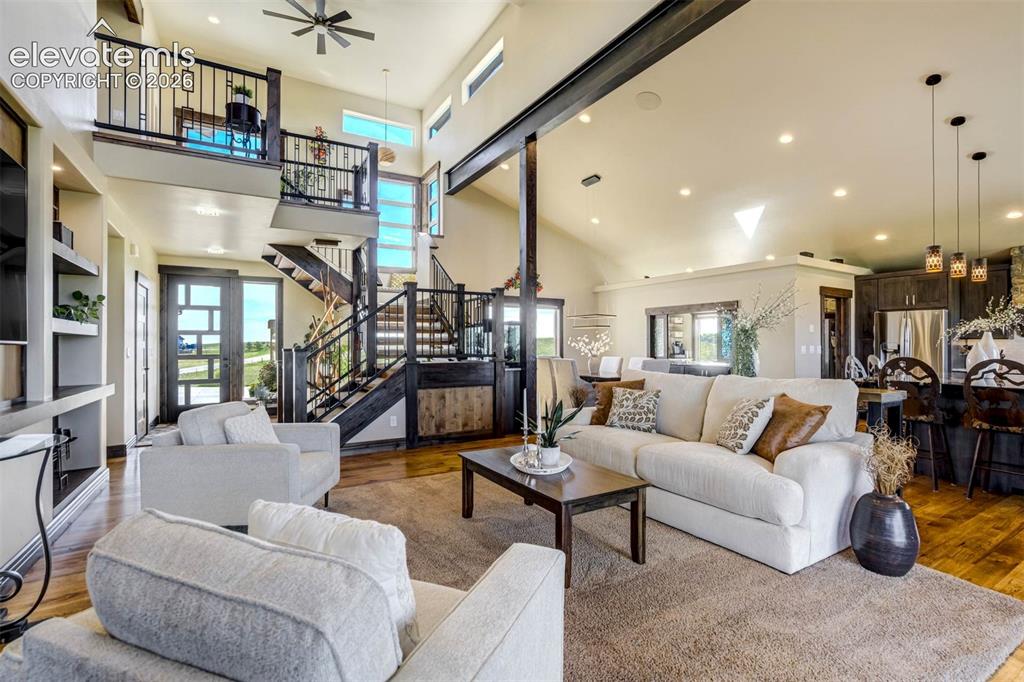 Image 5 of 50: Great Room