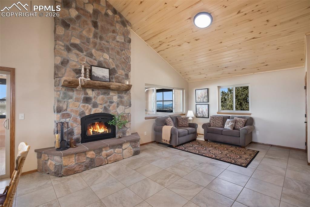 Image 12 of 50: Living Room