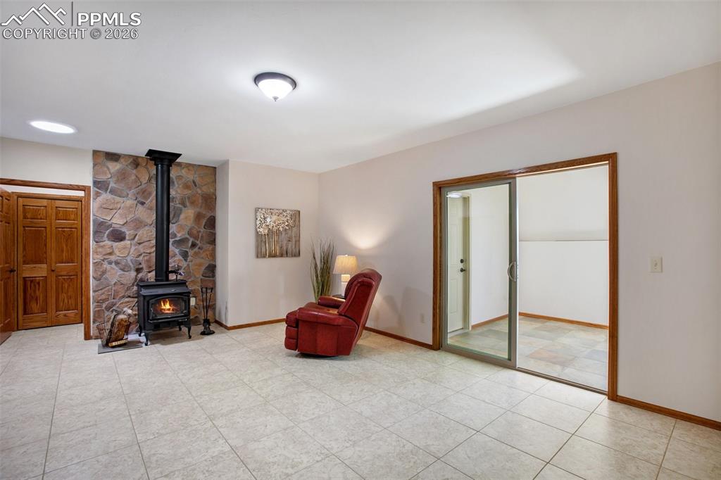 Image 31 of 50: Family Room