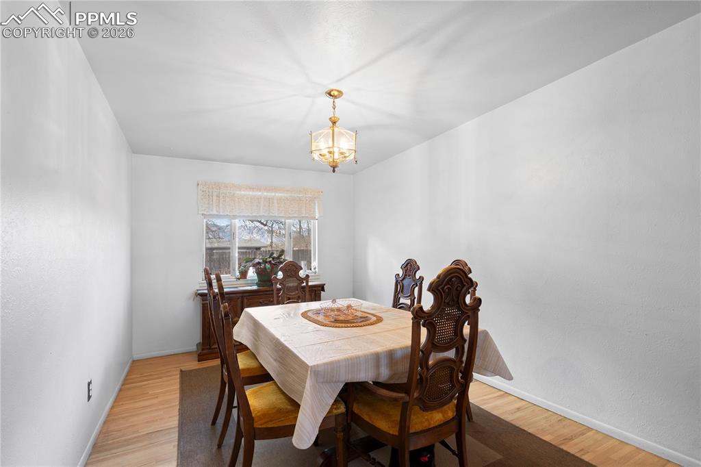 Image 10 of 42: Dining Area