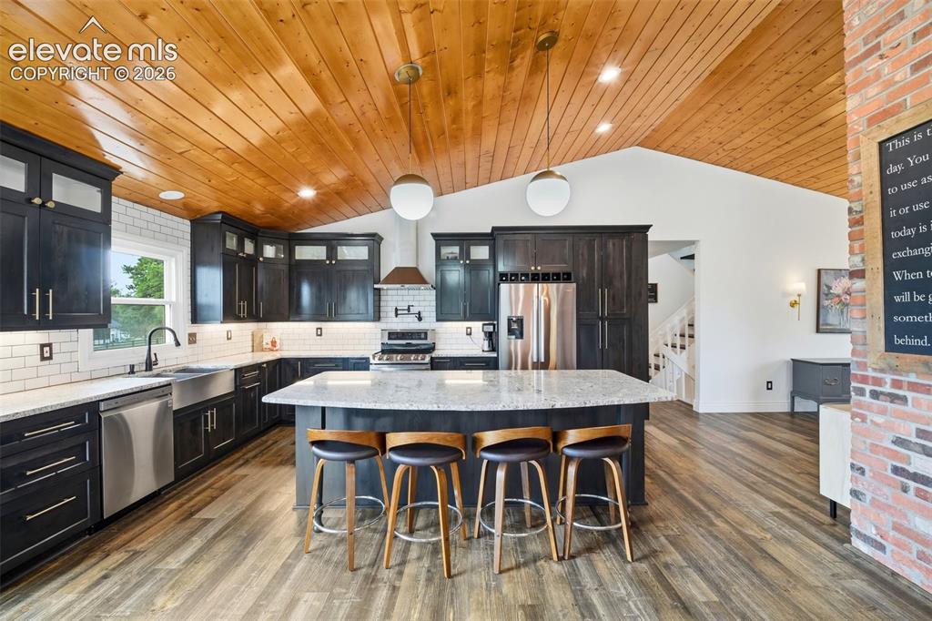 Image 9 of 50: Bright open floor plan