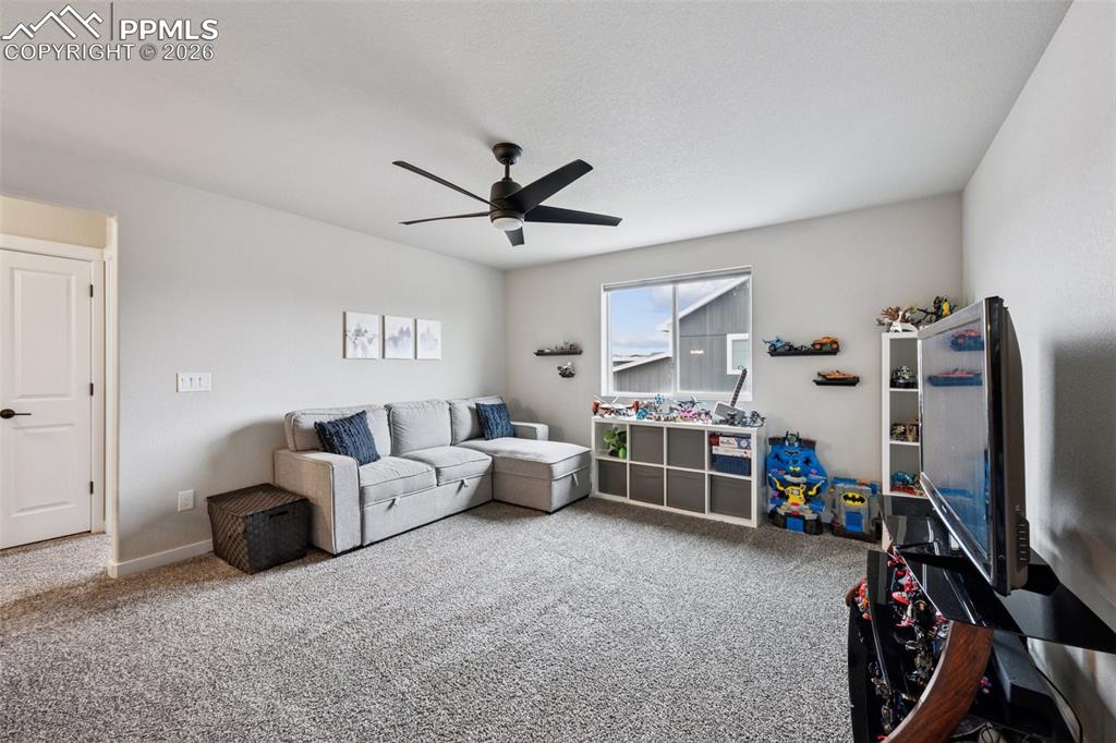 Image 16 of 39: Family Room