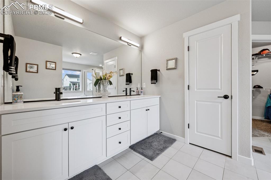 Image 20 of 39: Dual Vanities