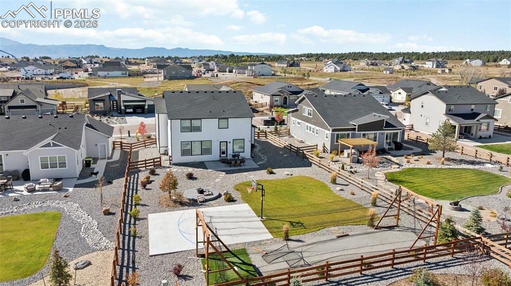 Image 29 of 39: Yard