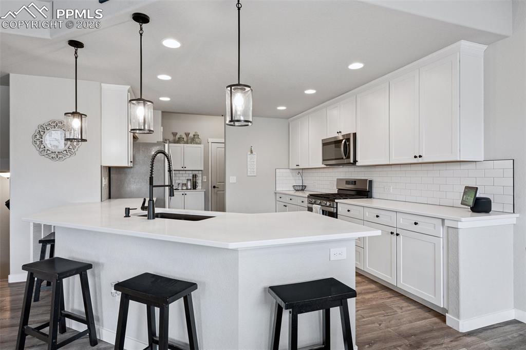 Image 5 of 39: Breakfast Bar Seating at the Peninsula