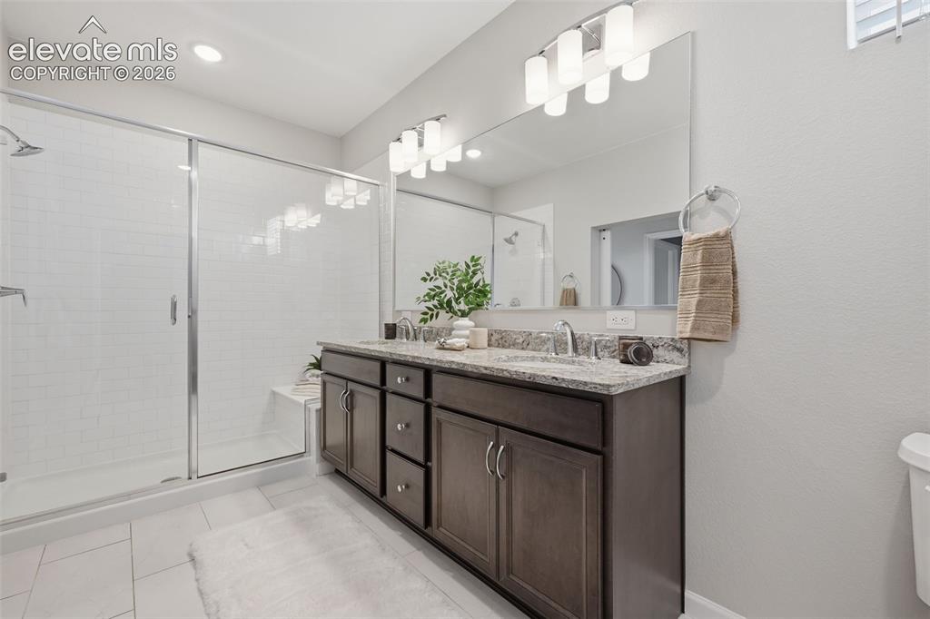 Image 15 of 18: Bathroom