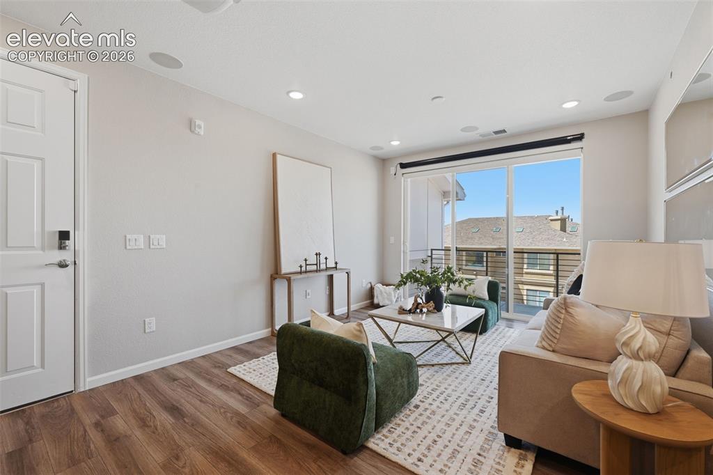 Image 4 of 18: Living Room