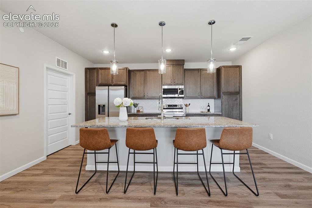 Image 9 of 18: Kitchen
