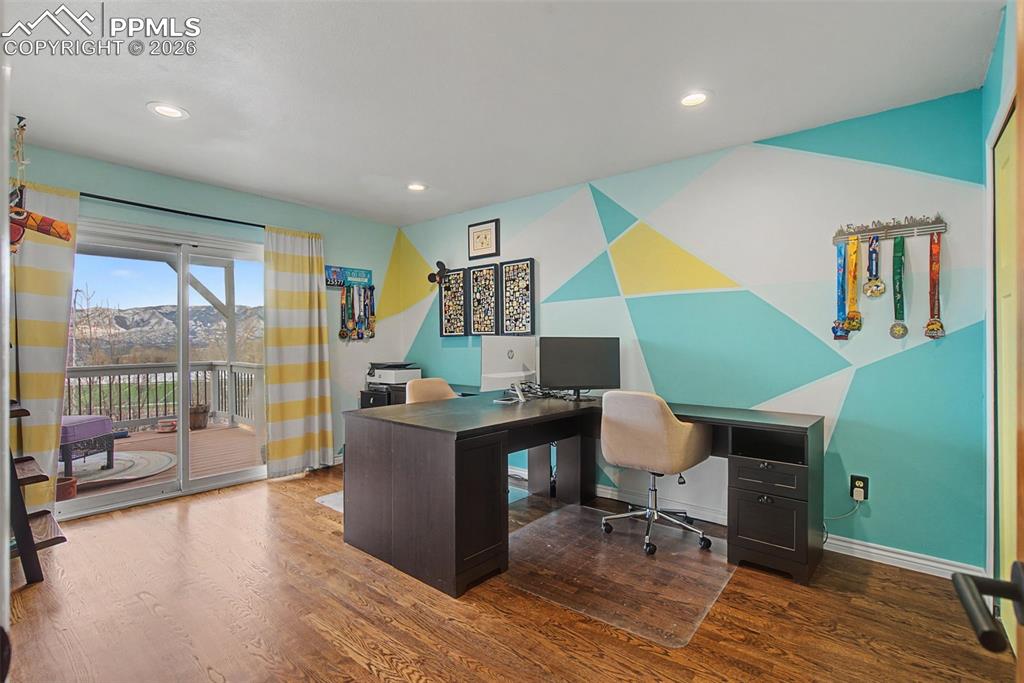 Image 15 of 46: Office